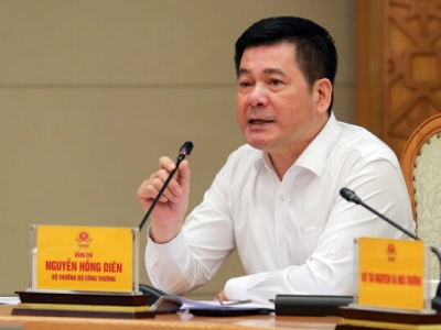 Điện mặt trời mái nhà có thể liên kết, phát công suất dư thừa lên lưới quốc gia với giá theo từng thời điểm, theo Bộ trưởng Công Thương. (1) (1) (1) (1)